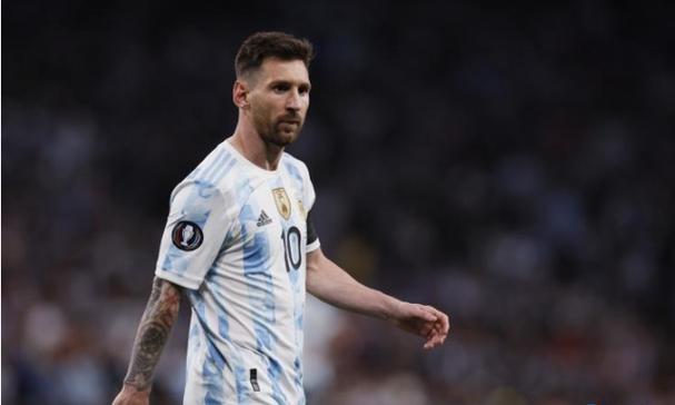 背课文免费吃火鸡面？深圳这一摊主被小孩“包围”了！